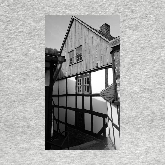 Half-timbered house in Stolberg / Harz in black and white by Gourmetkater